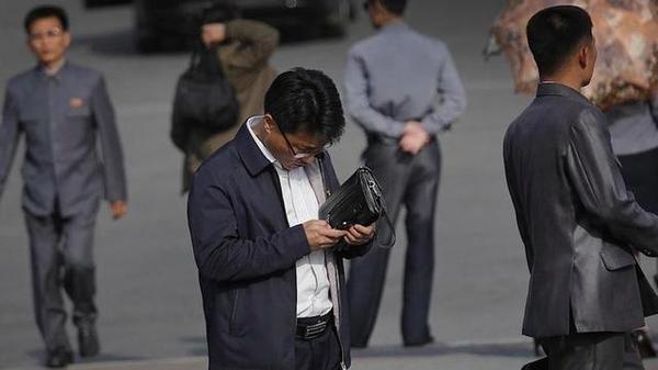 朝鲜Jindallae 3手机